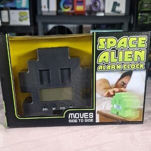 Space Alien Alarm Clock